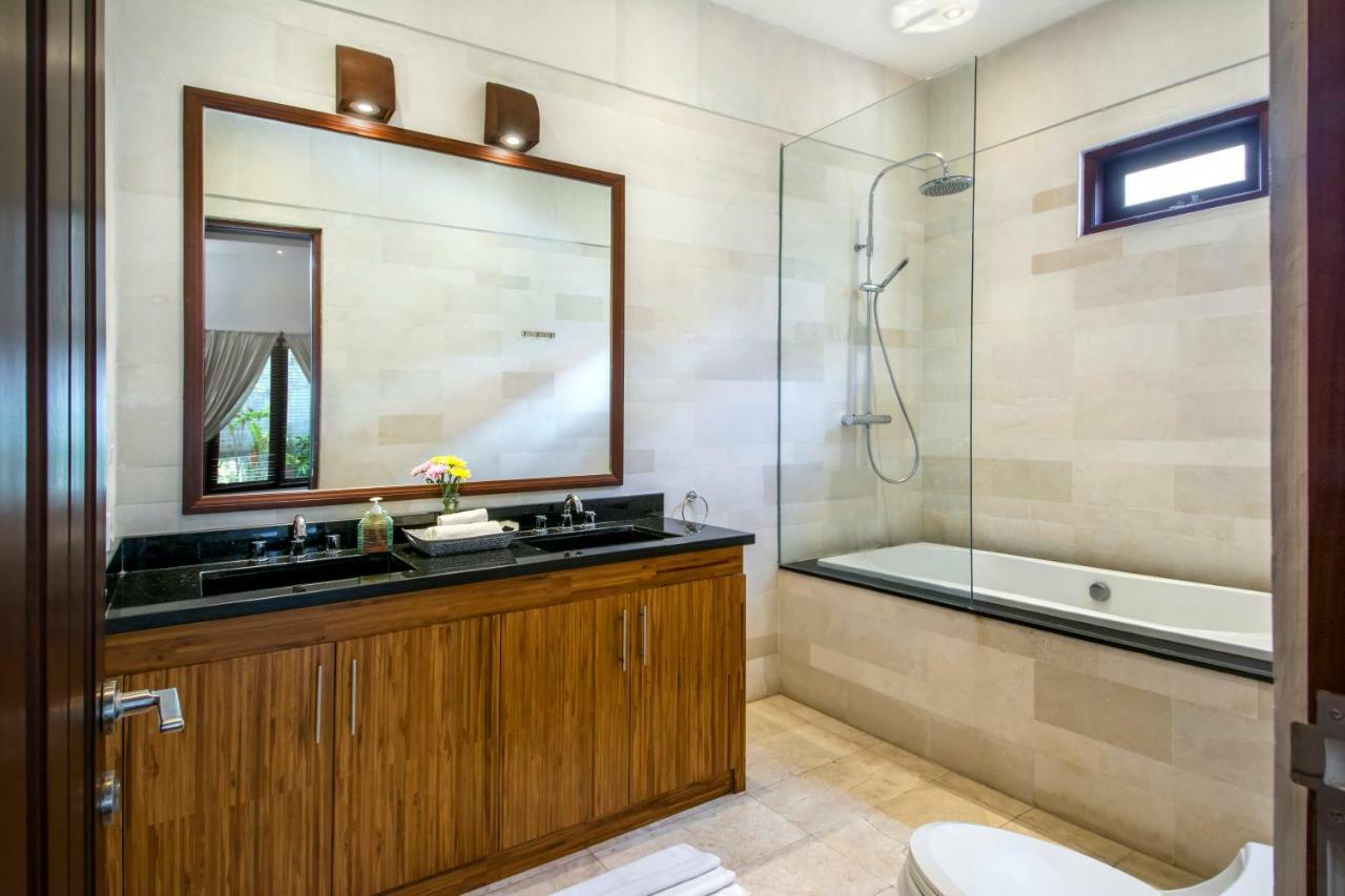 Villa Amanie - Private Villa With Infinity Pool, Stunning Views And Cook ジンバラン エクステリア 写真