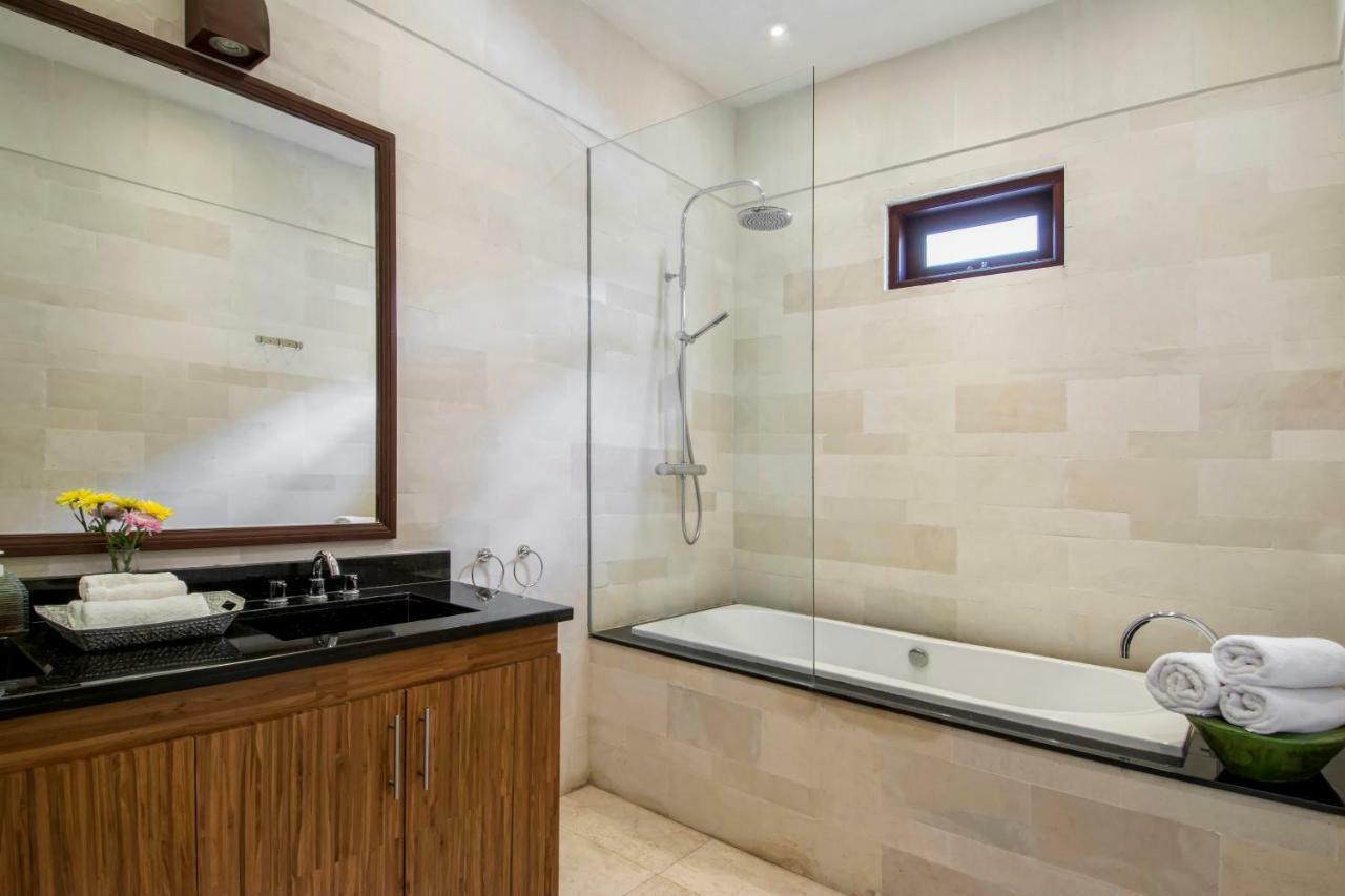 Villa Amanie - Private Villa With Infinity Pool, Stunning Views And Cook ジンバラン エクステリア 写真